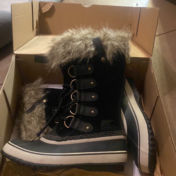 NWT SOREL winter waterproof boots - Picture 2 of 3